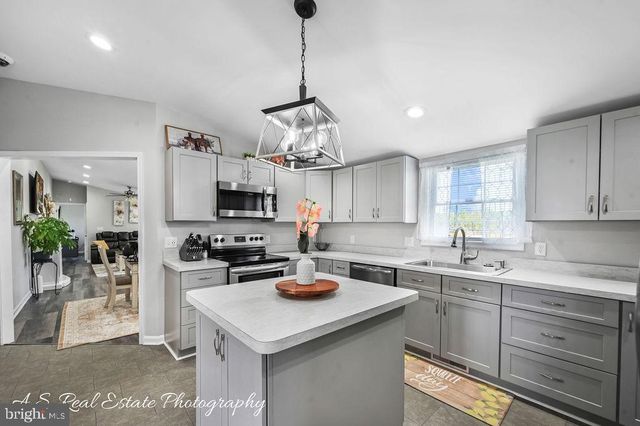 10957 SALT BARN RD, Laurel, DE 19956