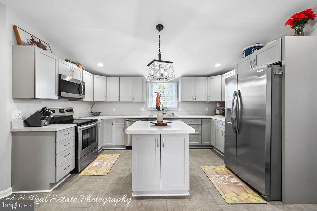 10957 SALT BARN RD, Laurel, DE 19956