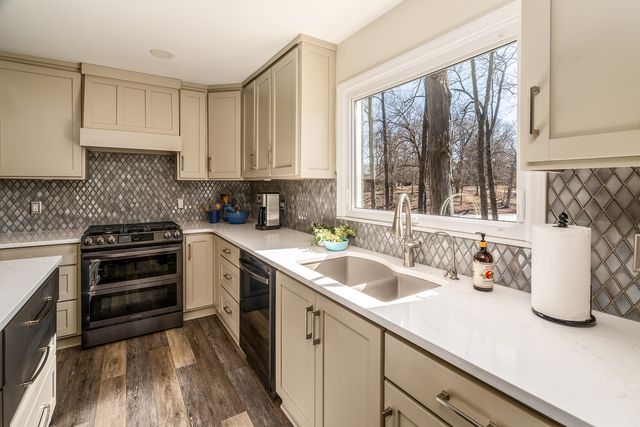 14700 N Allen Lane, Mt Vernon, IL 62864