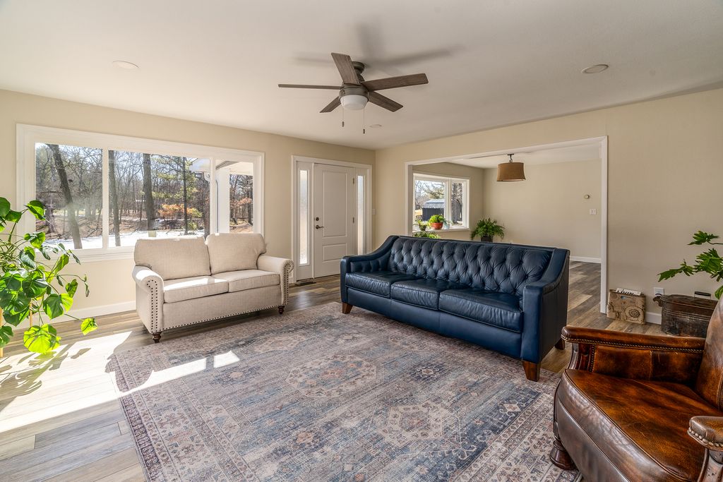 Image 11 of property listing at 14700 N Allen Lane, Mt Vernon, IL 62864