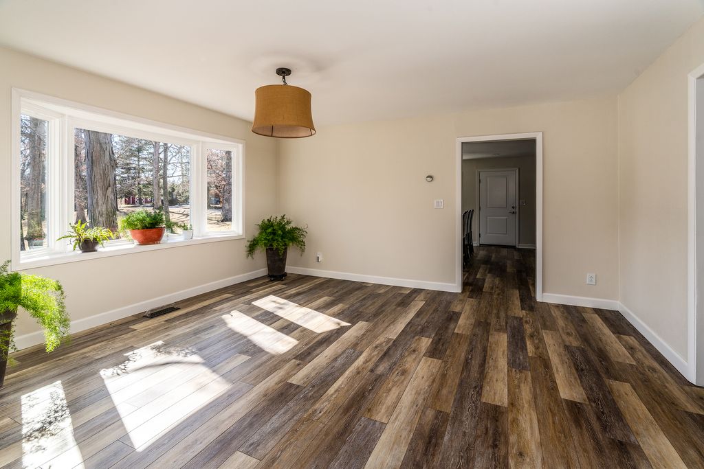 Image 12 of property listing at 14700 N Allen Lane, Mt Vernon, IL 62864