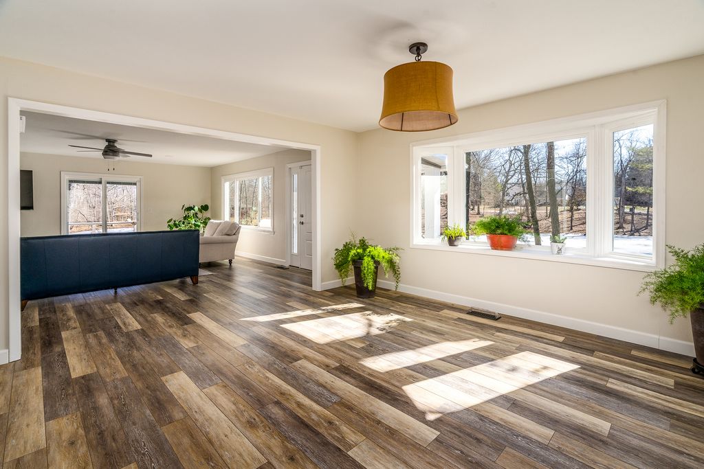 Image 14 of property listing at 14700 N Allen Lane, Mt Vernon, IL 62864