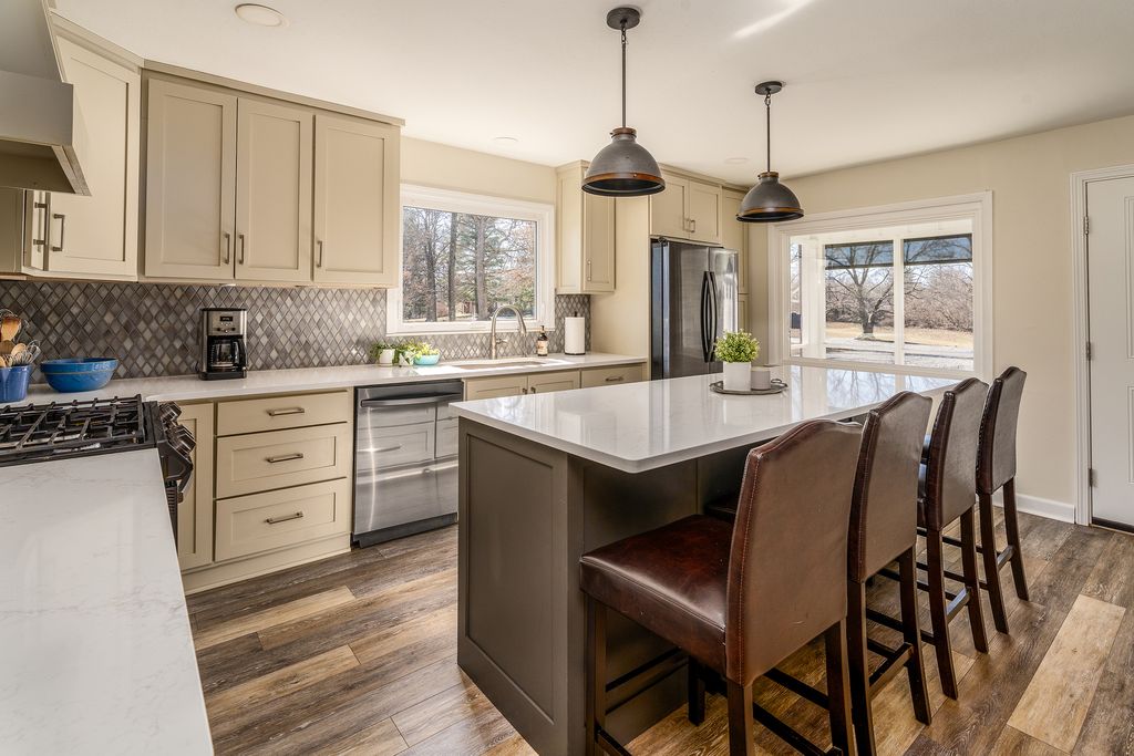 Image 15 of property listing at 14700 N Allen Lane, Mt Vernon, IL 62864