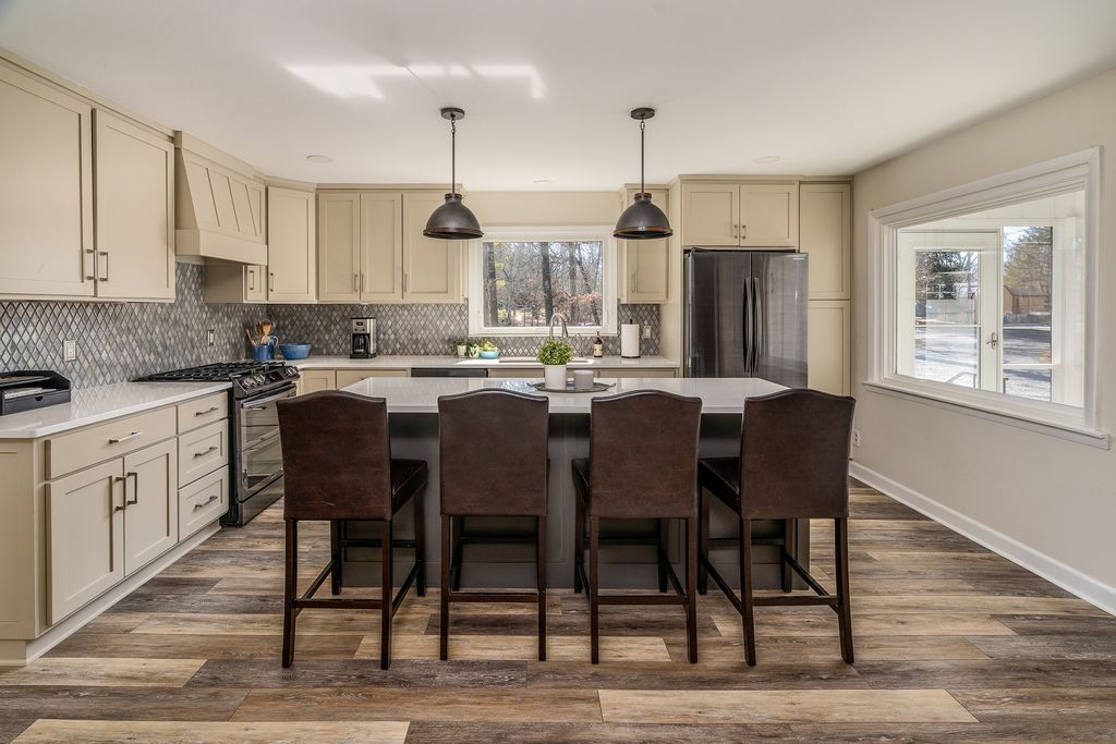 Image 16 of property listing at 14700 N Allen Lane, Mt Vernon, IL 62864