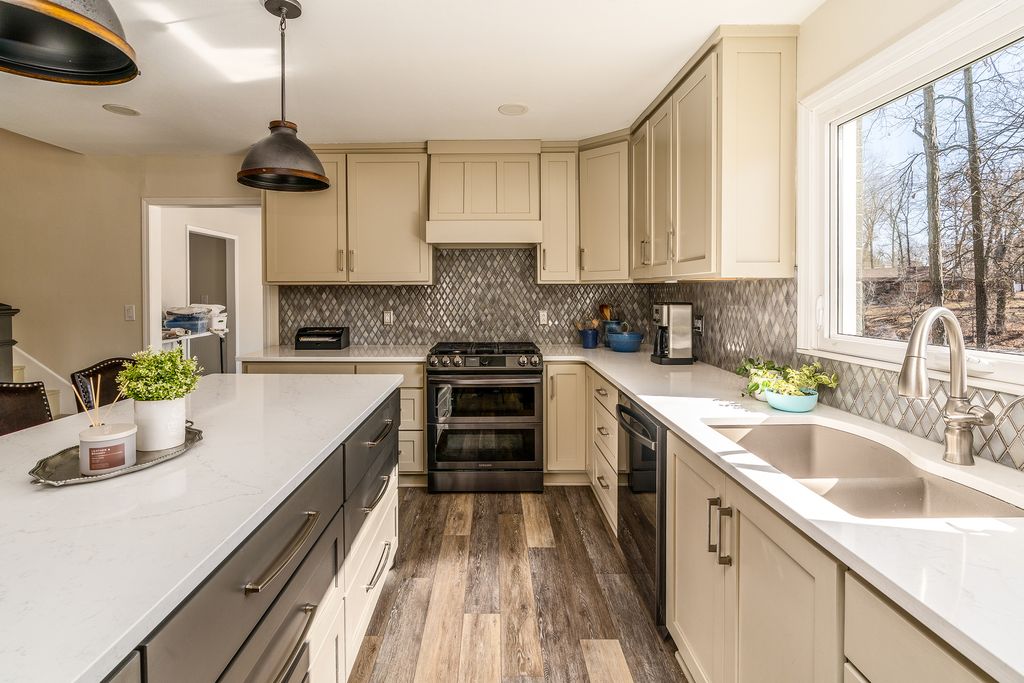 Image 18 of property listing at 14700 N Allen Lane, Mt Vernon, IL 62864