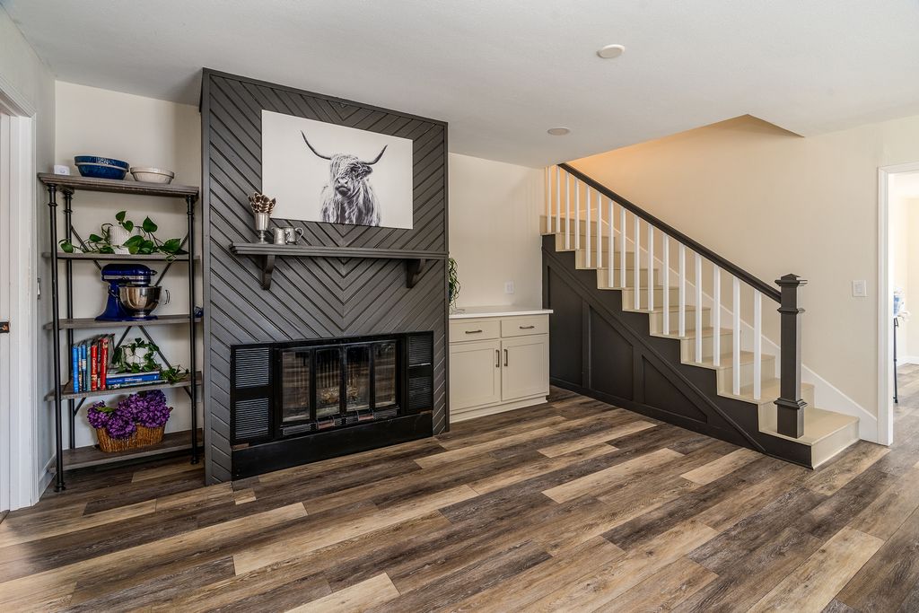 Image 21 of property listing at 14700 N Allen Lane, Mt Vernon, IL 62864