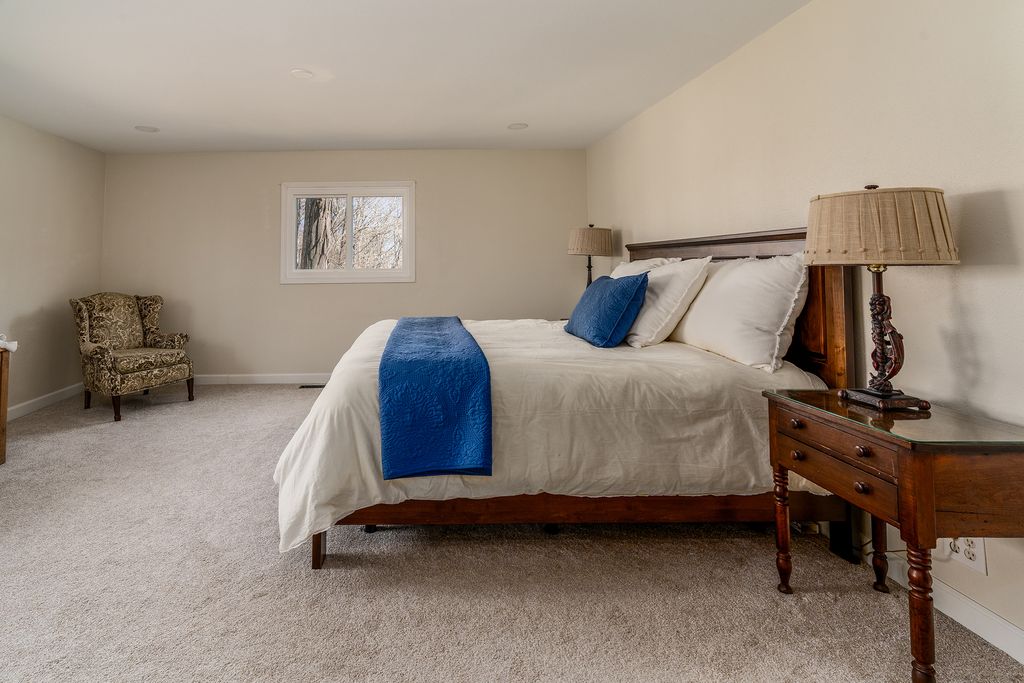 Image 22 of property listing at 14700 N Allen Lane, Mt Vernon, IL 62864