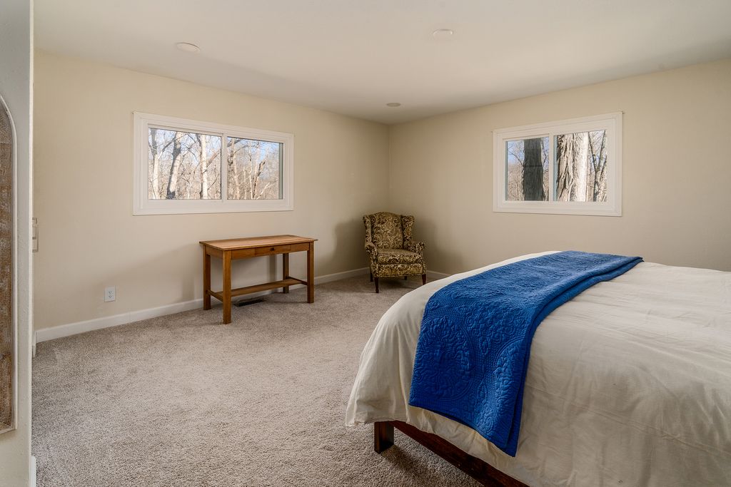 Image 23 of property listing at 14700 N Allen Lane, Mt Vernon, IL 62864