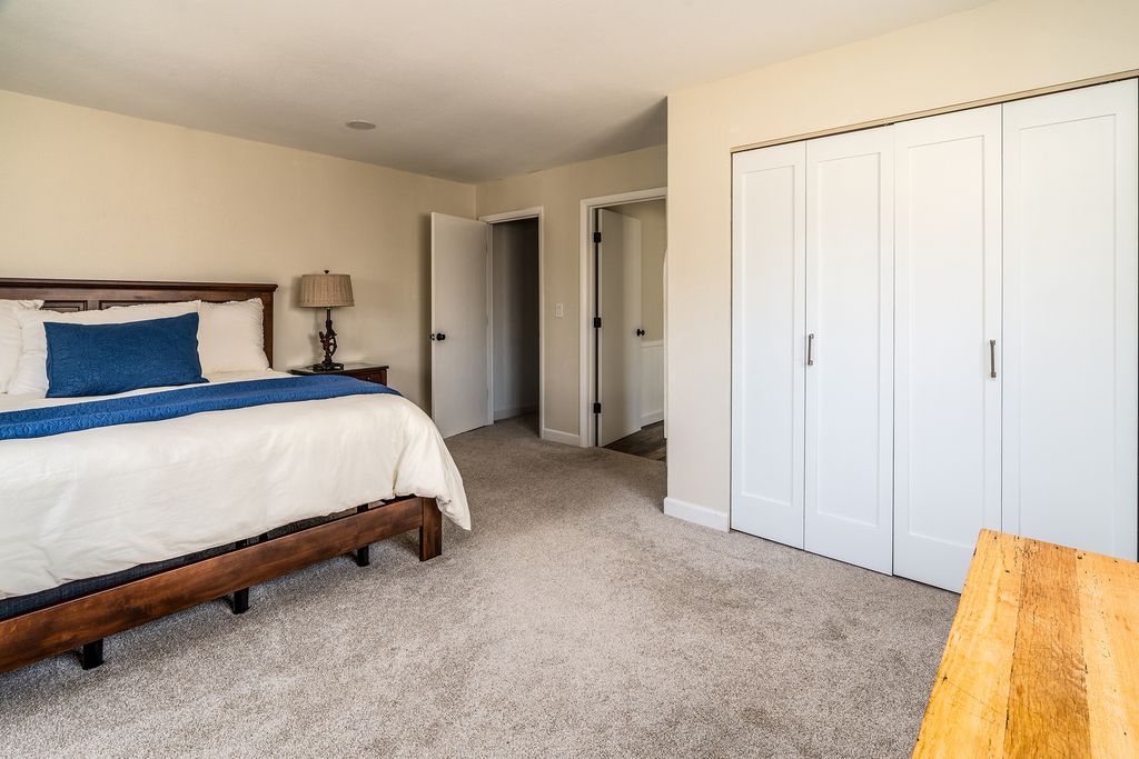 Image 24 of property listing at 14700 N Allen Lane, Mt Vernon, IL 62864