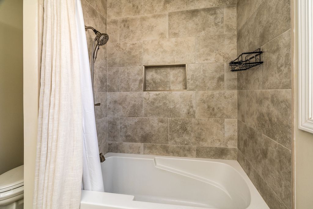 Image 26 of property listing at 14700 N Allen Lane, Mt Vernon, IL 62864