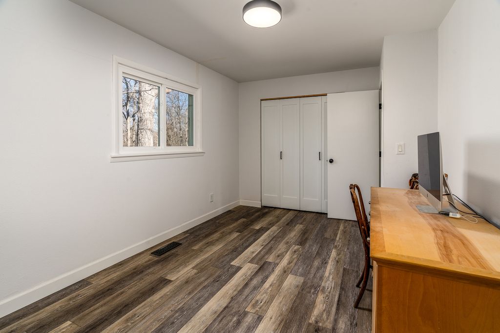 Image 27 of property listing at 14700 N Allen Lane, Mt Vernon, IL 62864