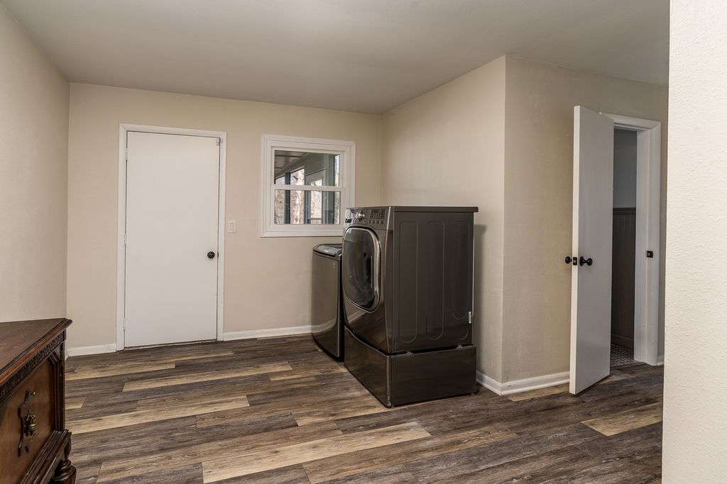 Image 30 of property listing at 14700 N Allen Lane, Mt Vernon, IL 62864