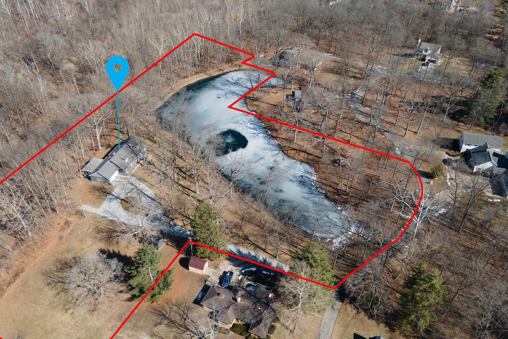 Image 4 of property listing at 14700 N Allen Lane, Mt Vernon, IL 62864