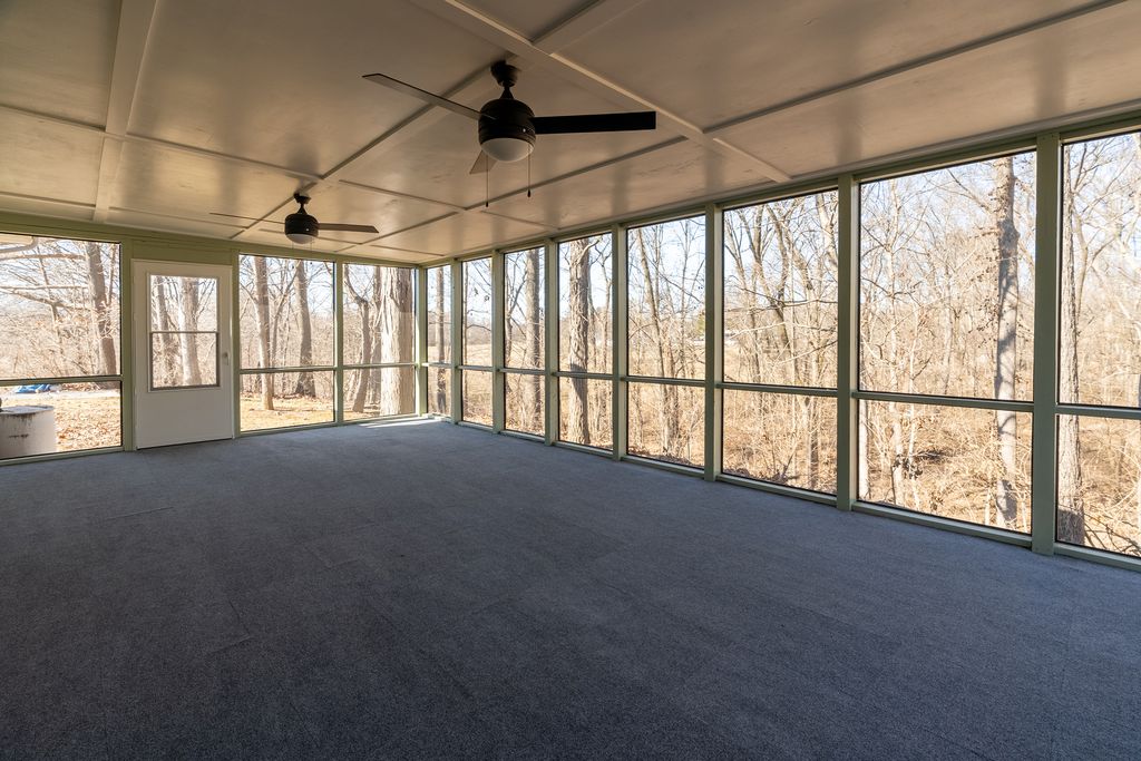 Image 31 of property listing at 14700 N Allen Lane, Mt Vernon, IL 62864