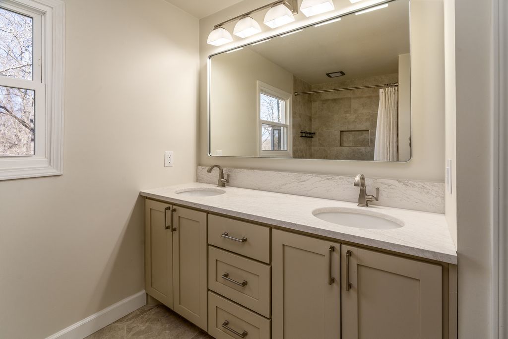 Image 37 of property listing at 14700 N Allen Lane, Mt Vernon, IL 62864