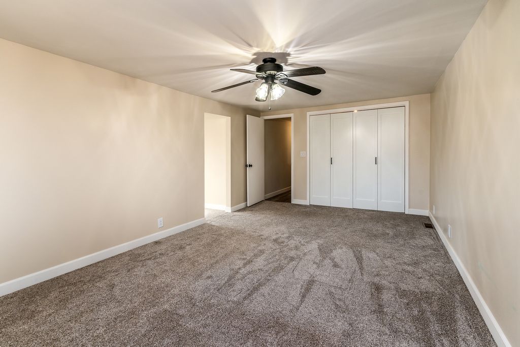 Image 39 of property listing at 14700 N Allen Lane, Mt Vernon, IL 62864