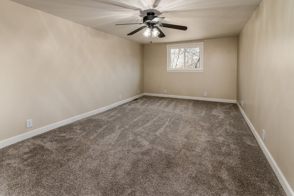 Image 42 of property listing at 14700 N Allen Lane, Mt Vernon, IL 62864