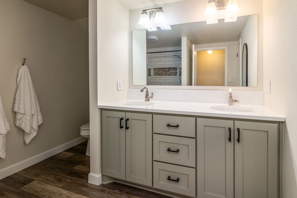 Image 43 of property listing at 14700 N Allen Lane, Mt Vernon, IL 62864