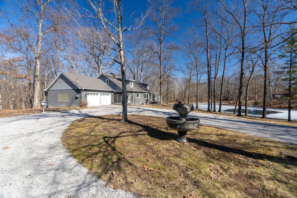 Image 49 of property listing at 14700 N Allen Lane, Mt Vernon, IL 62864