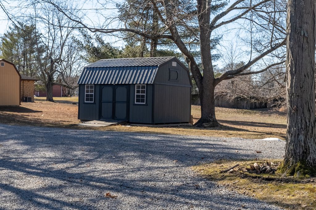 Image 56 of property listing at 14700 N Allen Lane, Mt Vernon, IL 62864