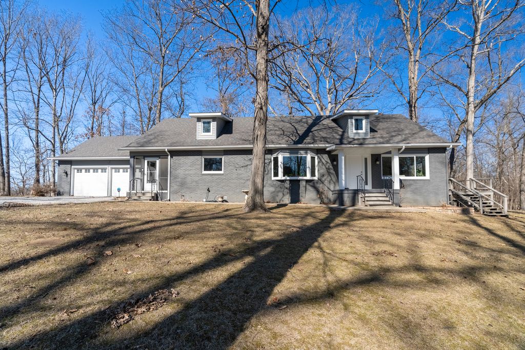 Image 64 of property listing at 14700 N Allen Lane, Mt Vernon, IL 62864