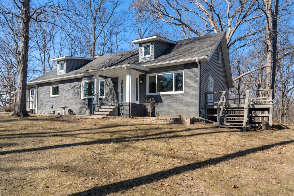 Image 65 of property listing at 14700 N Allen Lane, Mt Vernon, IL 62864