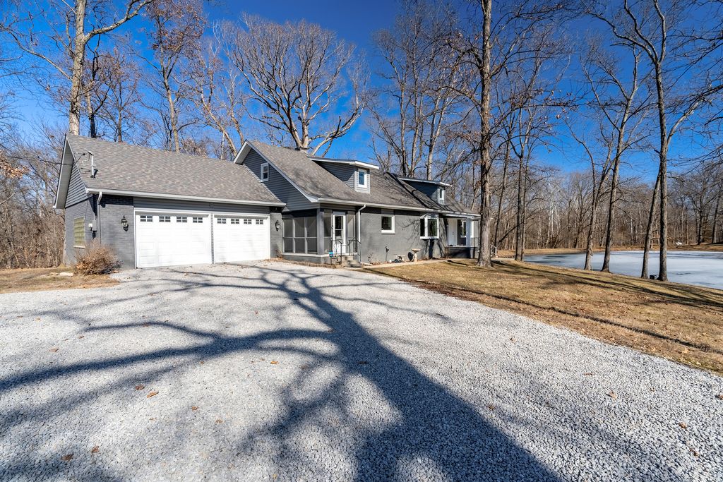 Image 66 of property listing at 14700 N Allen Lane, Mt Vernon, IL 62864