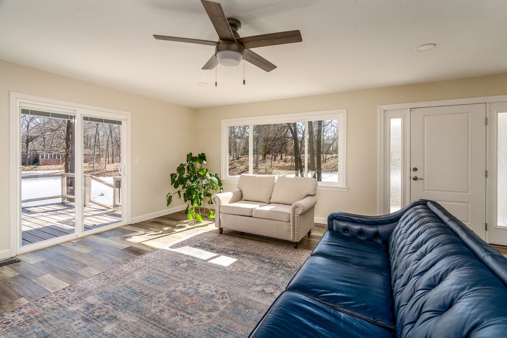 Image 8 of property listing at 14700 N Allen Lane, Mt Vernon, IL 62864