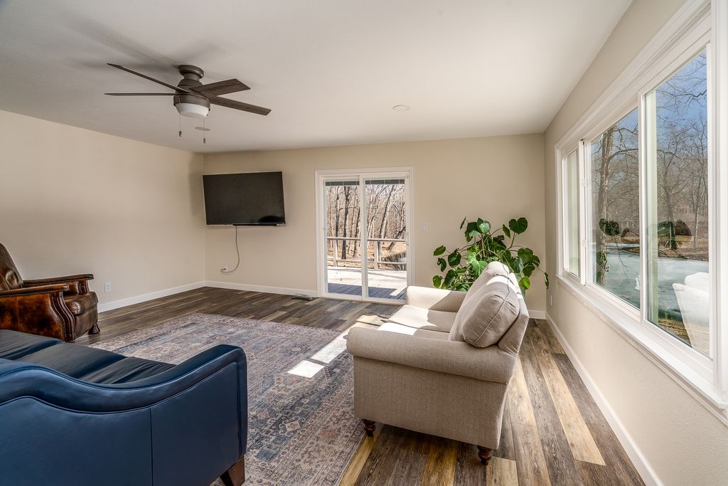 Image 10 of property listing at 14700 N Allen Lane, Mt Vernon, IL 62864