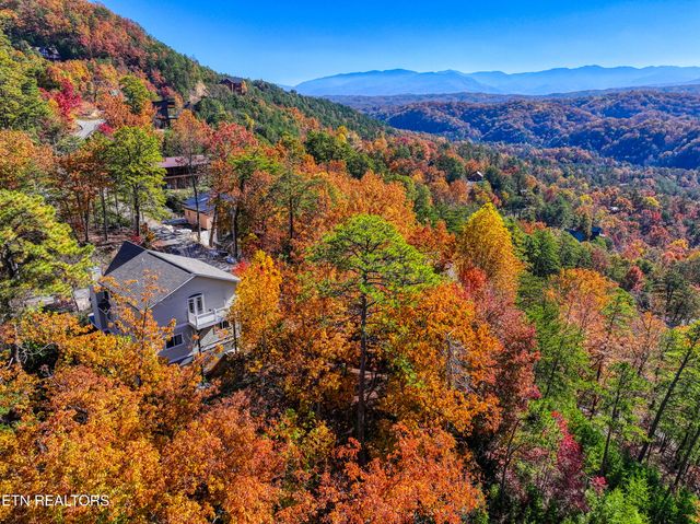 1814 Blue Tick Way, Sevierville, TN 37876