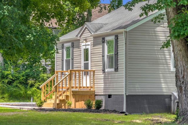 303 Park Ln, Clarksville, TN 37042