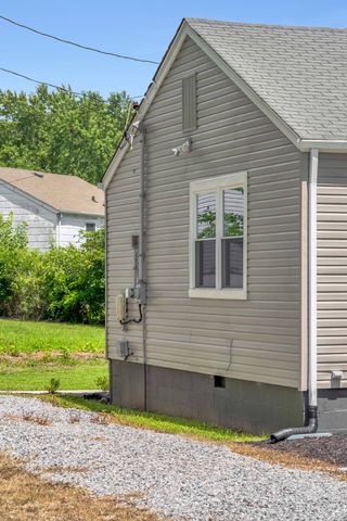 303 Park Ln, Clarksville, TN 37042