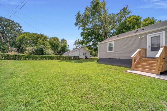 303 Park Ln, Clarksville, TN 37042