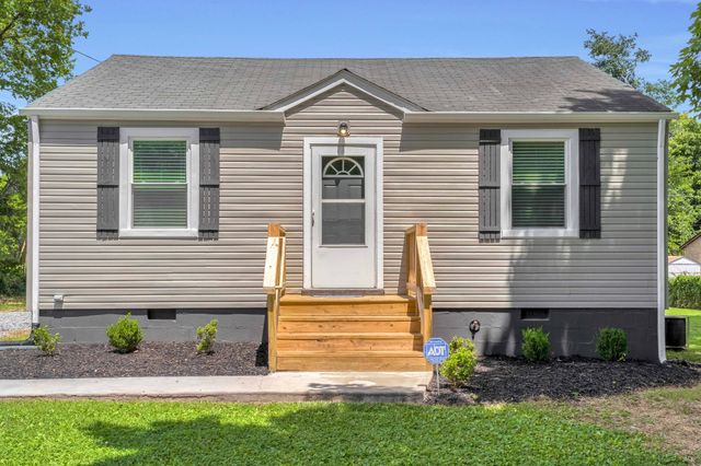 303 Park Ln, Clarksville, TN 37042