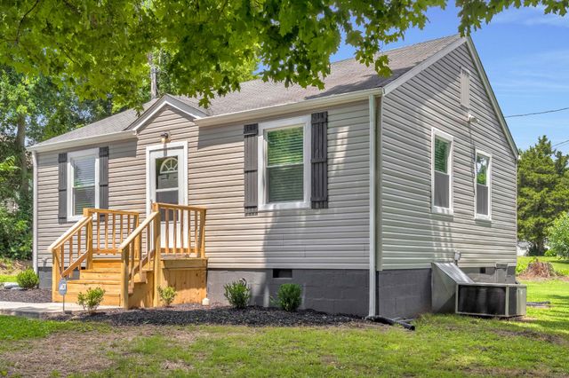 303 Park Ln, Clarksville, TN 37042