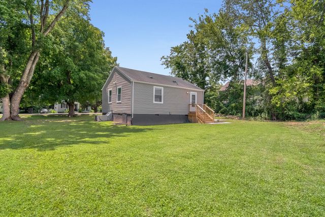 303 Park Ln, Clarksville, TN 37042