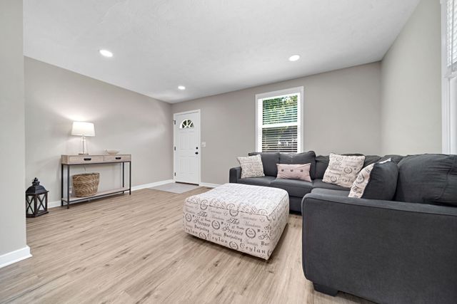303 Park Ln, Clarksville, TN 37042