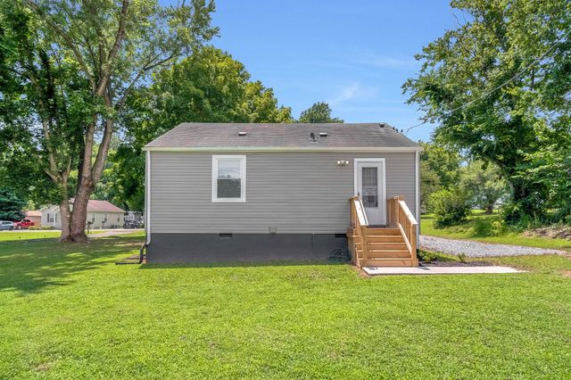303 Park Ln, Clarksville, TN 37042