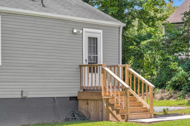 303 Park Ln, Clarksville, TN 37042