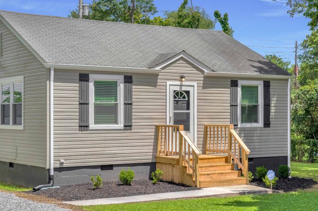 303 Park Ln, Clarksville, TN 37042
