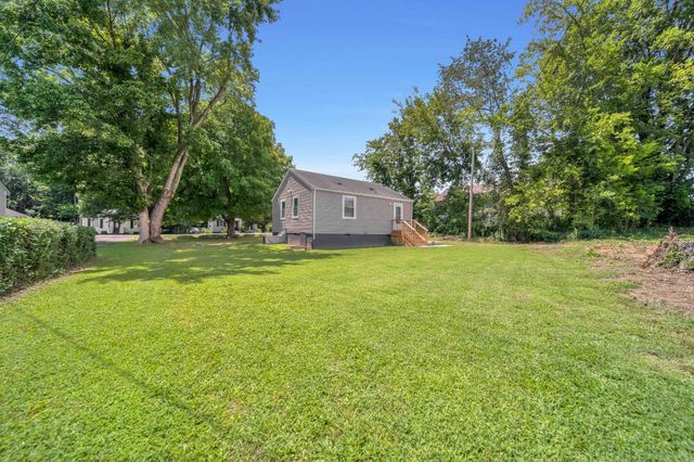 303 Park Ln, Clarksville, TN 37042