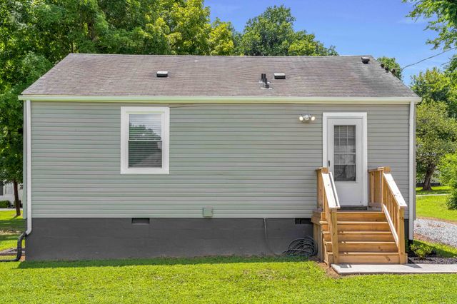 303 Park Ln, Clarksville, TN 37042