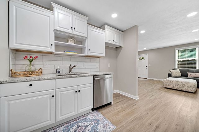 303 Park Ln, Clarksville, TN 37042