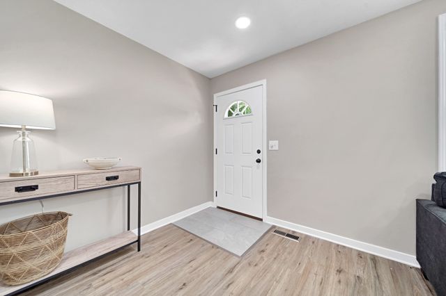 303 Park Ln, Clarksville, TN 37042