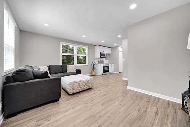 303 Park Ln, Clarksville, TN 37042