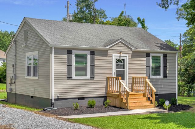 303 Park Ln, Clarksville, TN 37042