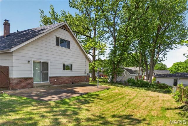 3725 Helmkampf Drive, Florissant, MO 63033