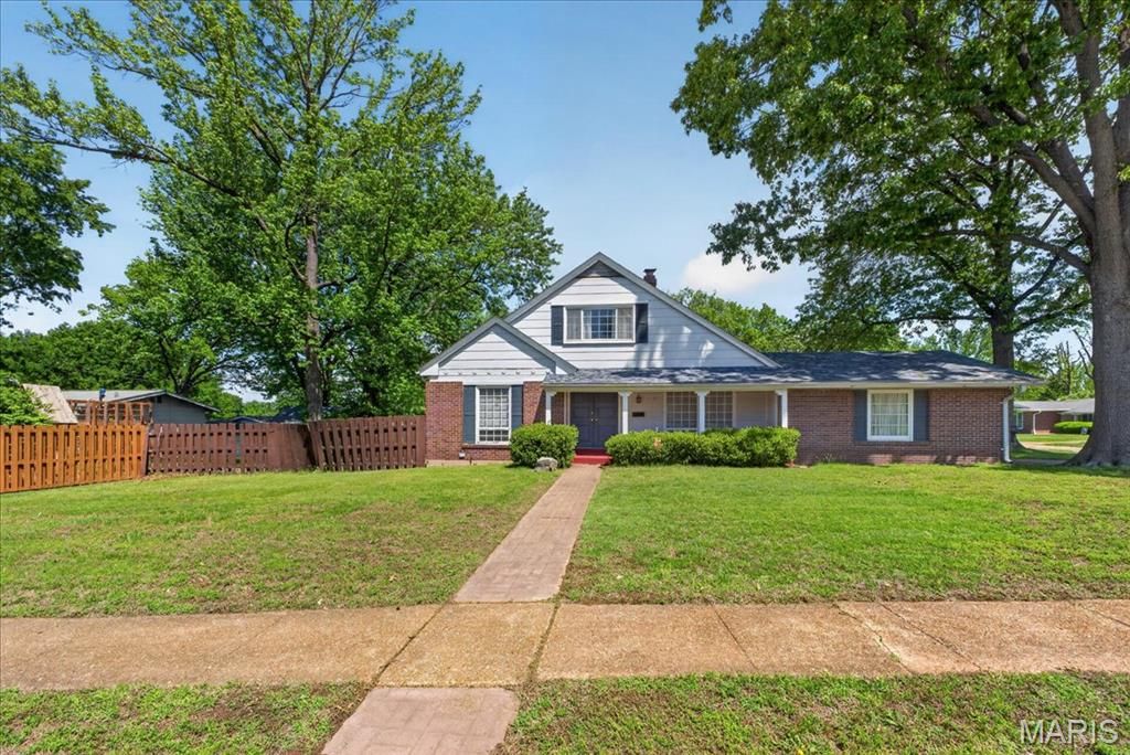 3725 Helmkampf Drive, Florissant, MO 63033
