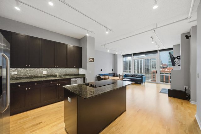 737 W Washington Boulevard 904, Chicago, IL 60661
