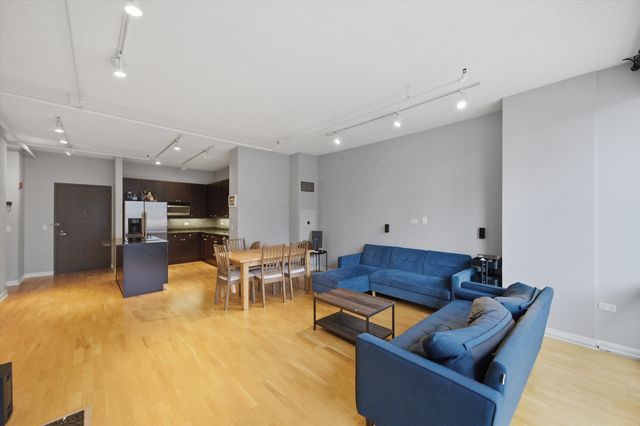 737 W Washington Boulevard 904, Chicago, IL 60661